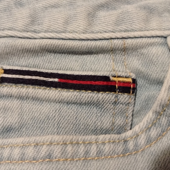 Tommy Hilfiger skirt, size 6 - Picture 3 of 7